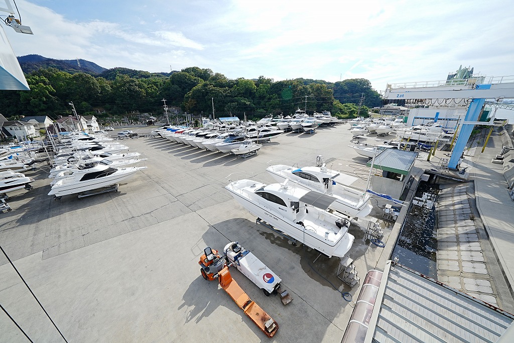 瀬戸内海に出れば遊び場に困らず、湾奥にあって愛艇を安心して置ける宮浦マリーナ